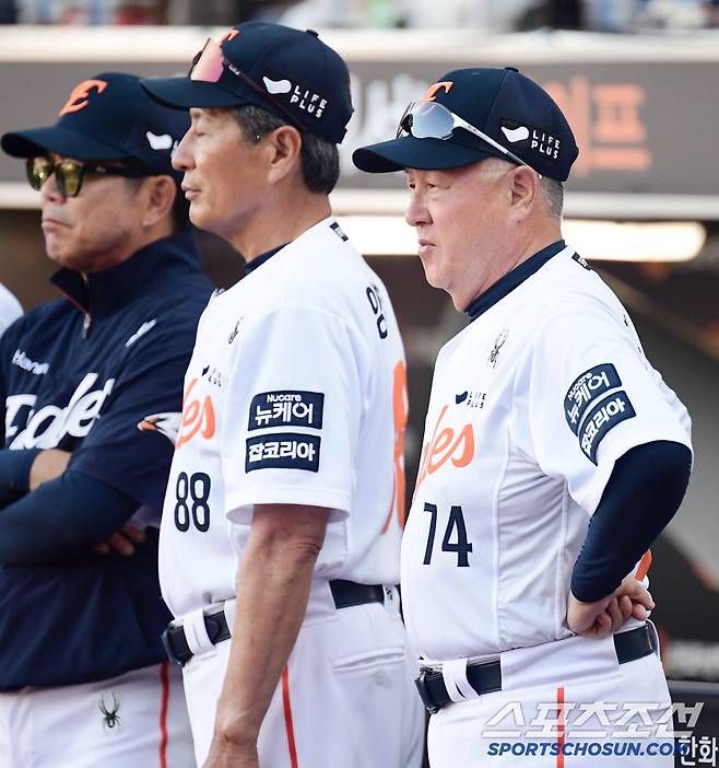 9일 대전 한화생명 볼파크에서 열린 한화와 KIA의 경기. 경기를 준비하고 있는 한화 김경문 감독. 대전=송정헌 기자songs@sportschosun.com/2025.07.09/