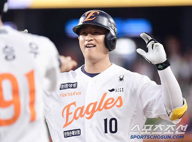9일 대전 한화생명 볼파크에서 열린 한화와 KIA의 경기. 4회말 1사 만루. 2타점 적시타 날린 한화 이진영. 대전=송정헌 기자songs@sportschosun.com/2025.07.09/