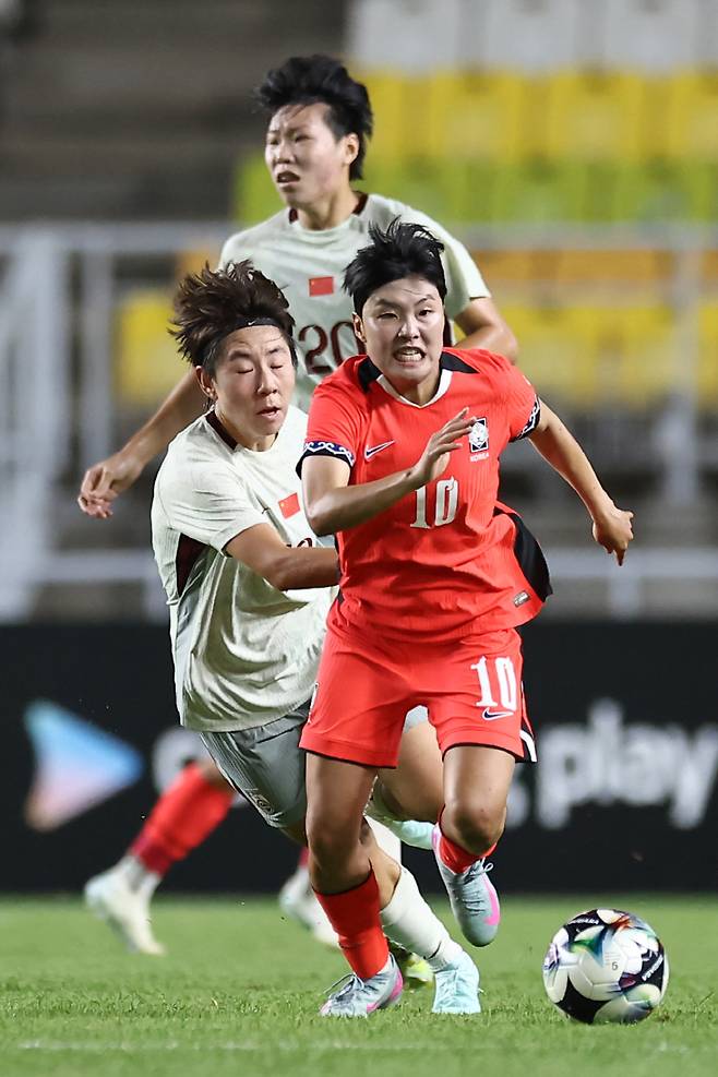 돌파하는 지소연<저작권자(c) 연합뉴스, 무단 전재-재배포, AI 학습 및 활용 금지>