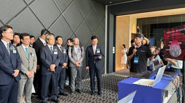 파이오링크가 정보보호의날 제품전시에서 제로트러스트 솔루션(티프론트 ZT)을 소개하고 있다