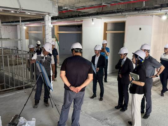 논산계룡교육지원청은 지난 7일 관내 학교 공사 현장을 찾아 안전관리 실태를 면밀히 점검하며 학생과 근로자의 안전을 최우선에 두는 현장 행정을 펼쳤다. 논산계룡교육지원청 제공