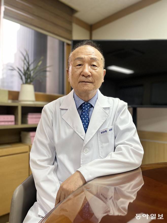 이종철 서울 강남구 보건소장(전 삼성의료원장)이 본보와의 인터뷰에서 의정 갈등, 실손보험 폐단, 지역간 의료 격차 등 의료계 이슈와 관련해서 의견을 제시하고 있다. 이진한 의학전문기자·의사 likeday@donga.com