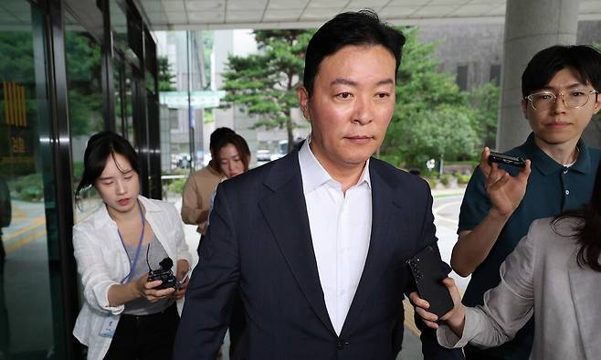 김성훈 전 경호처 차장이 2025년 7월3일 오전 서울 서초구 서울고법 내란특검 사무실로 출석하고 있다. 한겨레 정용일 선임기자 yongil@hani.co.kr