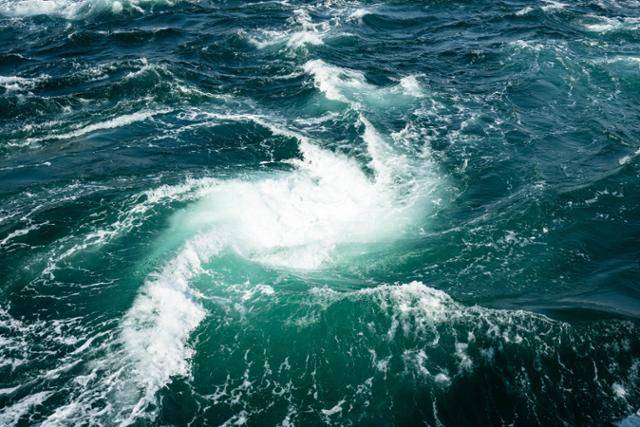 나루토해협의 소용돌이.