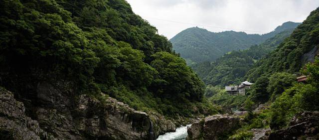 미요시시 오보케협곡의 험준한 모습.