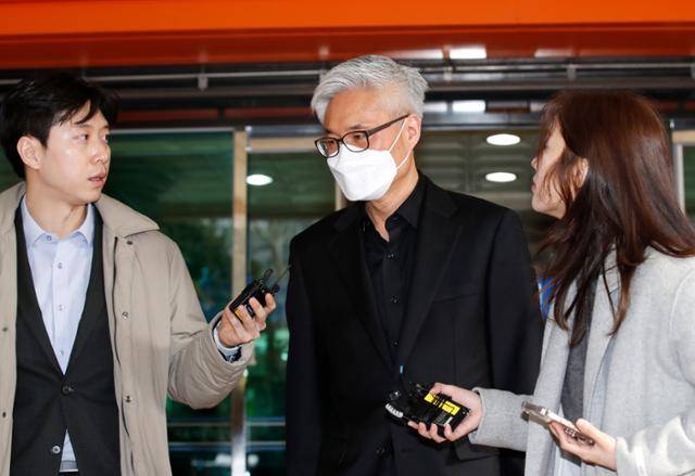 이태원 참사 당시 경찰 내부 보고서를 삭제하라고 지시한 혐의를 받는 박성민 전 서울경찰청 공공안녕정보외사부장이 지난해 2월 서울 마포구 서울서부지법에서 열린 공판을 마친 뒤 법원을 나서고 있다. 뉴스1
