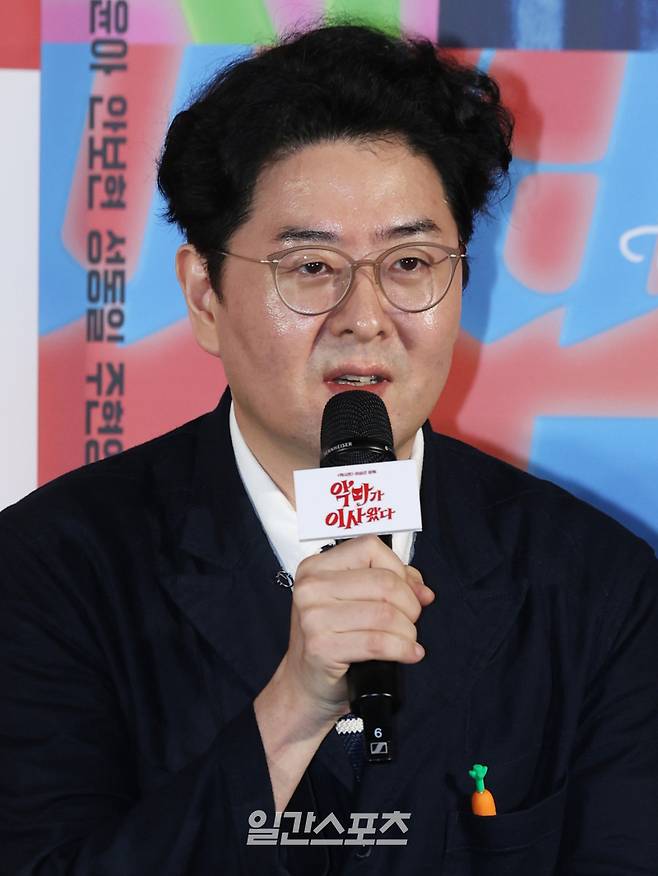 이상근 감독이 9일 오전 서울 용산구 CGV용산아이파크몰에서 열린 영화 '악마가 이사왔다' 제작보고회에 참석해 인사말을 하고 있다. '악마가 이사왔다'는 새벽마다 악마로 깨어나는 선지를 감시하는 기상천외한 아르바이트를 하게 된 청년 백수 길구의 영혼 탈탈 털리는 이야기를 담은 악마 들린 코미디. 내달 13일 개봉. 서병수 기자 qudtn@edaily.co.kr /2025.07.09/