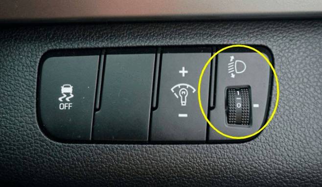 헤드램프 레벨링 조절 다이얼 / 출처=마이클