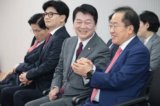 왼쪽부터 김문수 전 국민의힘 대선후보, 한동훈 전 국민의힘 대표, 안철수 의원, 홍준표 전 대구시장. 사진은 지난 4월 29일 서울 여의도 국민의힘 중앙당사에서 열린 대선후보 3차 경선 진출자 발표 당시 네 후보의 모습. 국회사진기자단