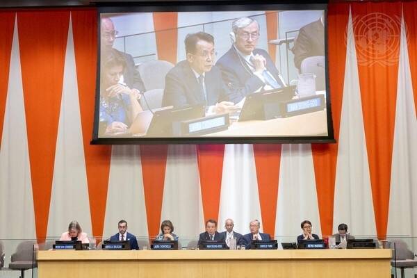 ▲ 춘천 출신 한승수 유엔총회 의장회 의장(전 국무총리)이 9일 미국 뉴욕 유엔본부에서 열린 제7차 유엔 물과 재해 관련 특별 회의를 주재했다.