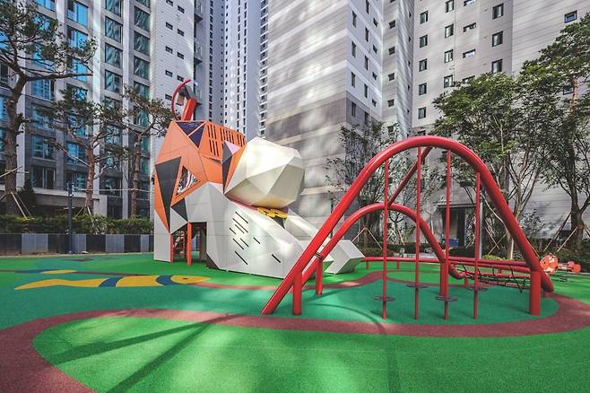 서울 강동구 '올림픽파크포레온' 놀이터. 사진=현대건설
