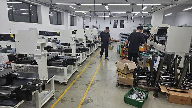 케이엔에스 자회사 은성FA에서 근로자들이 일하고 있다. 사진=원종환 기자