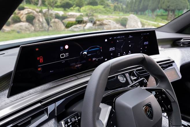 푸조 올 뉴 3008 스마트 하이브리드 파노라믹 커브드 디스플레이./사진=스텔란티스코리아