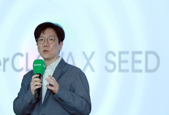 네이버는 지난 4월 생성형 AI '하이퍼클로바X'가 국내 기업의 주요 생성형 AI 모델중에서는 처음으로 상업용으로 사용할 수 있는 무료 오픈소스로 공개된다고 밝혔다. 사진-=한경DB