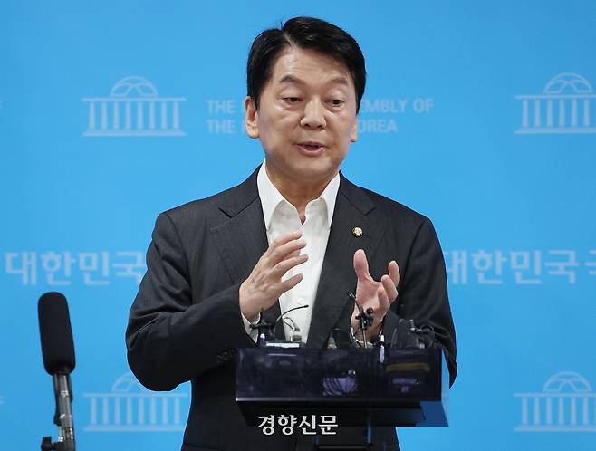 안철수 국민의힘 혁신위원장이 지난 7일 국회 소통관에서 긴급 기자회견을 열고 혁신위원장직 사퇴와 전당대회 출마를 선언하고 있다. 박민규 선임기자