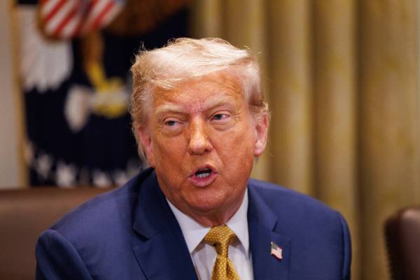 도널드 트럼프 미국 대통령이 지난 8일 백악관에서 열린 내각회의에서 발언하고 있다. EPA=연합뉴스