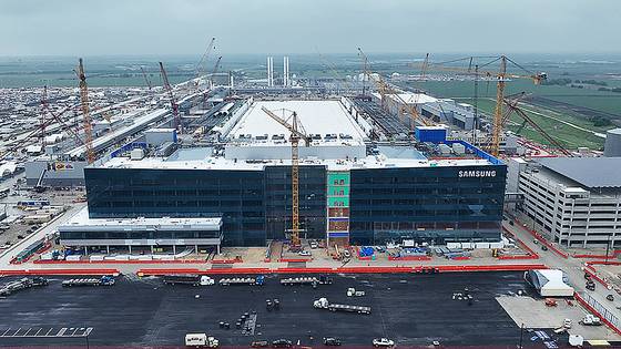 A view of Samsung Electronics’ chip plant under construction in Taylor, Texas [YONHAP]