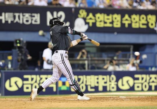 신민재 '역전의 주인공'. 사진[연합뉴스]