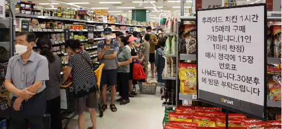 대형마트의 ‘초저가 치킨’ 판매 경쟁이 계속되고 있다. (사진=매경DB)