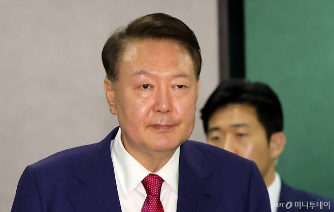 윤석열 전 대통령이 5일 오후 서울 서초구 서울고등검찰청에 마련된 내란특검 사무실에서 2차 대면 조사를 마친 뒤 귀가하고 있다. 2025.07.06./사진=뉴시스