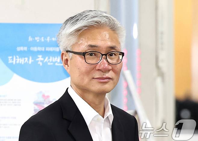 이태원 참사 발생 직후 부서 내 경찰관들에게 핼러윈 대비 자료를 삭제하도록 지시한 혐의로 기소된 박성민 전 서울경찰청 공공안녕정보외사부장이 지난해 6월13일 오후 서울 서초구 서울고등법원에서 열린 항소심 1차 공판에 출석하고 있다./사진=뉴스1.
