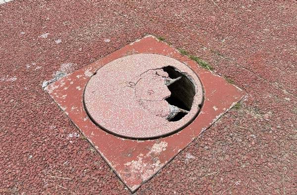 맨홀. 온라인 커뮤니티