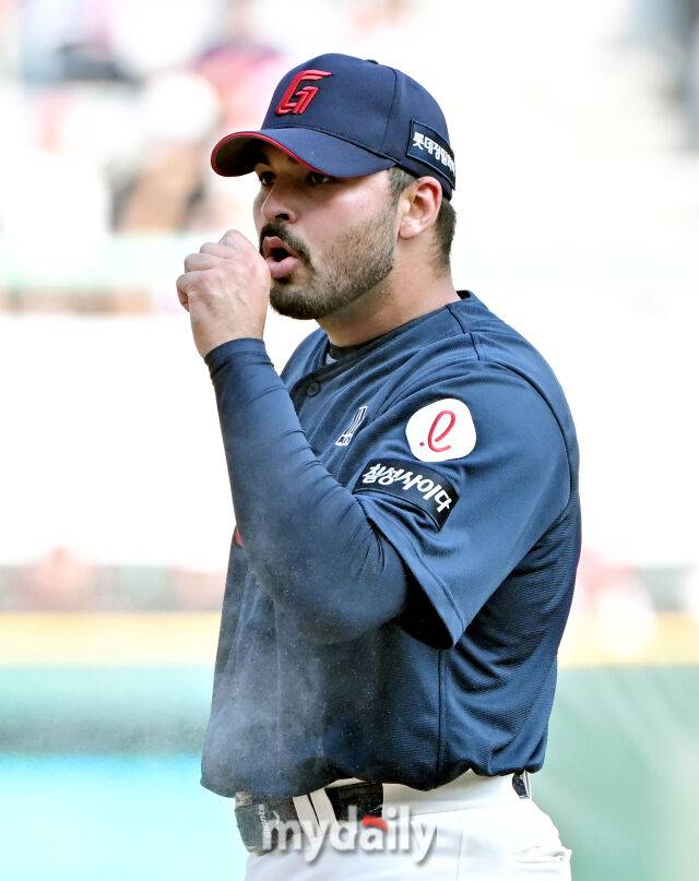 14일 오후 인천 문학동 SSG랜더스필드에서 진행된 '2025 프로야구 KBO리그' SSG랜더스와 롯데자이언츠의 경기. 롯데 감보아가 선발등판 하고 있다./마이데일리