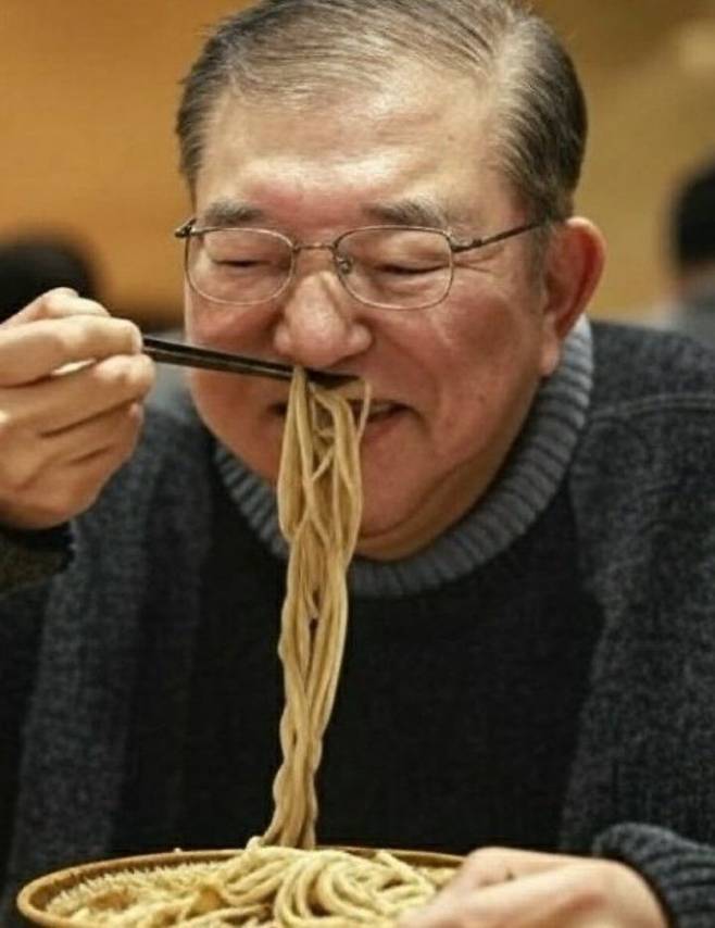 [뉴시스]이시바 총리 엑스 댓글에 달린 패러디 사진 (오픈AI 생성 추정) 2025.7.8 *재판매 및 DB 금지