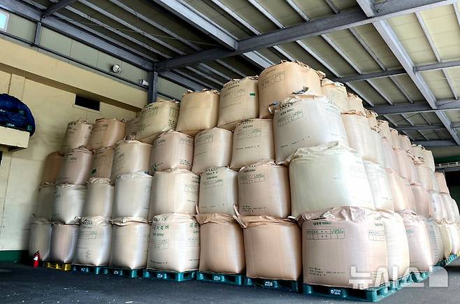 [무안=뉴시스] 이창우 기자= 양곡 보관 창고에 보관된 쌀의 모습. 2024.09.01. lcw@newsis.com