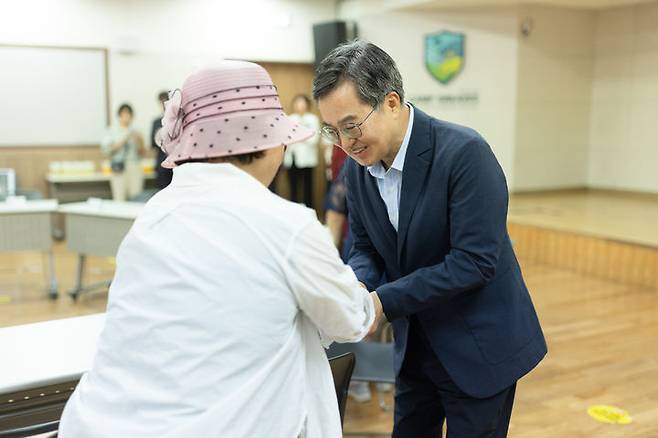 [수원=뉴시스] 대성동 주민 만난 김동연 경기도지사. (사진=경기도 제공) 2025.07.09. photo@newsis.com *재판매 및 DB 금지