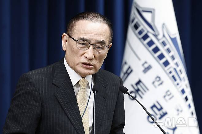 [서울=뉴시스] 최동준 기자 = 방미 일정을 마치고 귀국한 위성락 국가안보실장이 9일 서울 용산 대통령실에서 관세협상 및 방위비 관련 브리핑을 하고 있다. 2025.07.09. photocdj@newsis.com