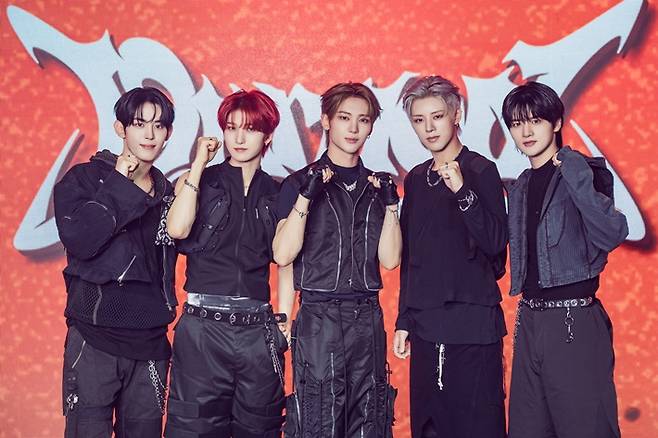 신인 보이그룹 나우즈가 9일 오후 4시 서울 광진구 예스24 라이브홀에서 미니 1집 '이그니션' 쇼케이스를 열었다. 큐브엔터테인먼트 제공