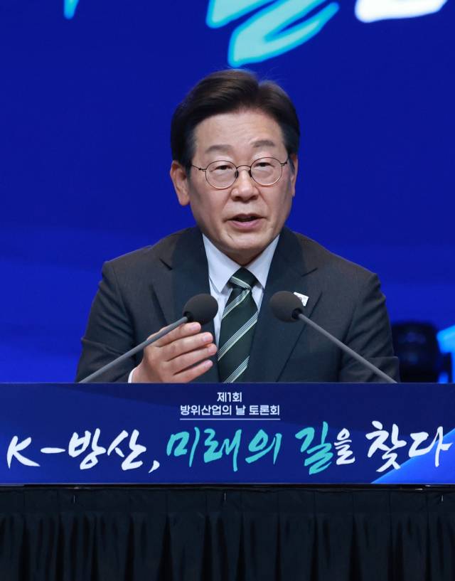 ▲이재명 대통령이 8일 서울 그랜드 하얏트 호텔에서 열린 방위산업의 날 토론회에 참석해 발언하고 있다. ⓒ연합뉴스