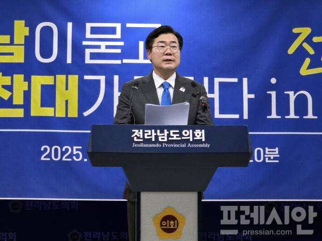 ▲박찬대 더불어민주당 의원(인천 연수구갑) 9일 오전 전남도의회에서 당 대표 출마 관련 기자회견을 열고 있다.2025.7.09ⓒ프레시안(박아론)