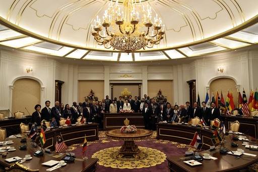 세계평화통일가정연합(통일교) 한학자 총재가 4월13일 경기도 가평군 설악면 천원궁 박물관에서 전 세계 종교 및 정치 지도자로부터 알현을 받고 기념촬영을 하고 있다.&nbsp; &nbsp;세계일보 자료사진