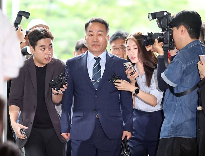 김계환 전 해병대사령관이 채상병 사건 수사방해 의혹과 관련 조사를 받기 위해 7월7일 서울 서초구 순직해병특검 사무실로 향하고 있다. ⓒ연합뉴스