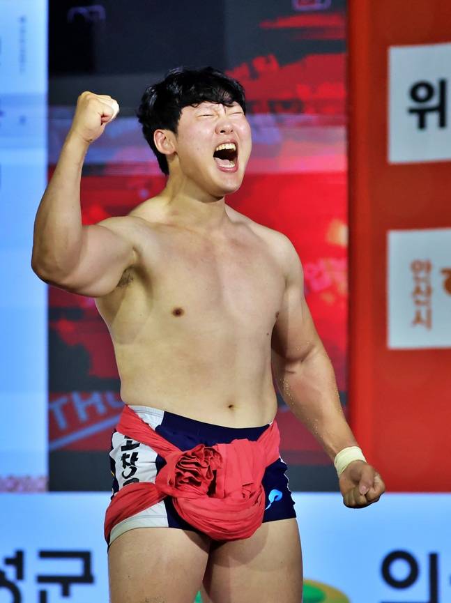 오창록이 우승 후 기뻐하고 있다.  /사진=대한씨름협회