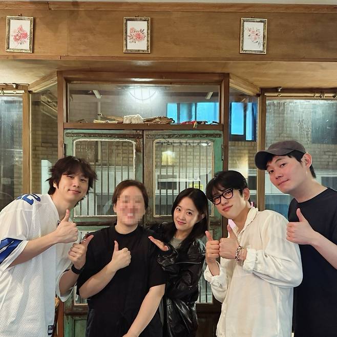 왼쪽부터 문동혁, 윤주당 윤나라 대표, 박보영, 박진영, 류경수