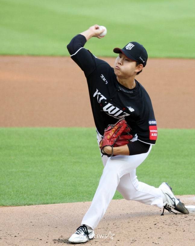 선발 등판해 역투를 펼치는 소형준. /사진=강영조 선임기자