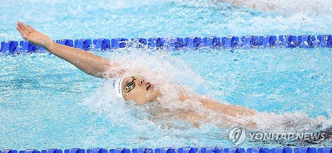 물살 가르는 이주호 (파리=연합뉴스) 김인철 기자 = 이주호가 28일(현지시간) 프랑스 파리 라데팡스 아레나에서 열린 2024 파리올림픽 수영 남자 배영 100m 예선전에서 물살을 가르고 있다. 2024.7.28 yatoya@yna.co.kr