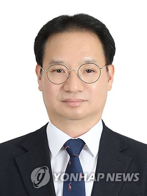 이재명 대통령, 김영수 국무조정실 1차장 임명 (서울=연합뉴스) 대통령실은 이재명 대통령이 국무조정실 1차장에 김영수 현 국무조정실 국정운영실장을 임명했다고 강유정 대통령실 브리핑을 통해 9일 밝혔다. 2025.7.9  [대통령실 제공. 재판매 및 DB 금지] photo@yna.co.kr