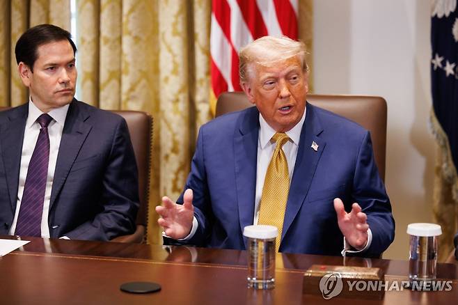 8일(현지시간) 미국 워싱턴DC 백악관에서 내각회의 주재하는 도널드 트럼프 대통령 [EPA 연합뉴스]