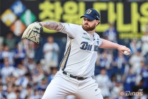 NC 다이노스 로건이 10일 삼성전에서 공을 던지고 있다. /NC 다이노스