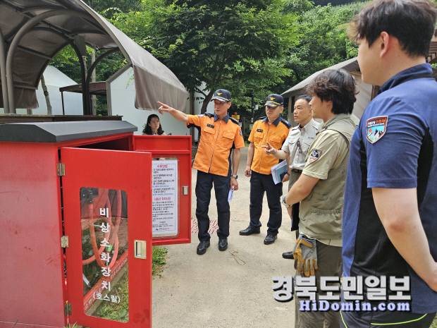 영주소방서는 지난 8일과 9일 숙박시설 및 노후아파트에 대한 현장 안전지도와 화재예방 점검을 실시하고 있다. 사진=영주소방서 제공