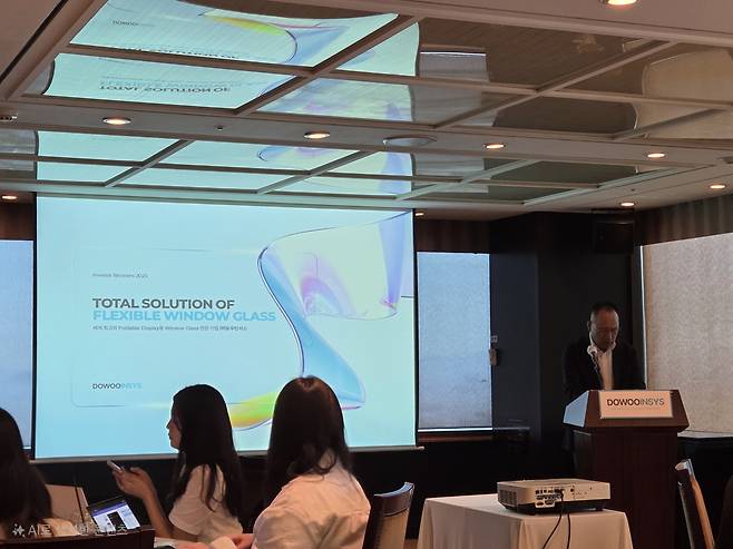 옥경석 도우인시스 대표이사가 10일 서울 여의도 63빌딩에서 열린 IPO 기자간담회에서 사업 내용을 설명하고 있다/사진=백지현 기자