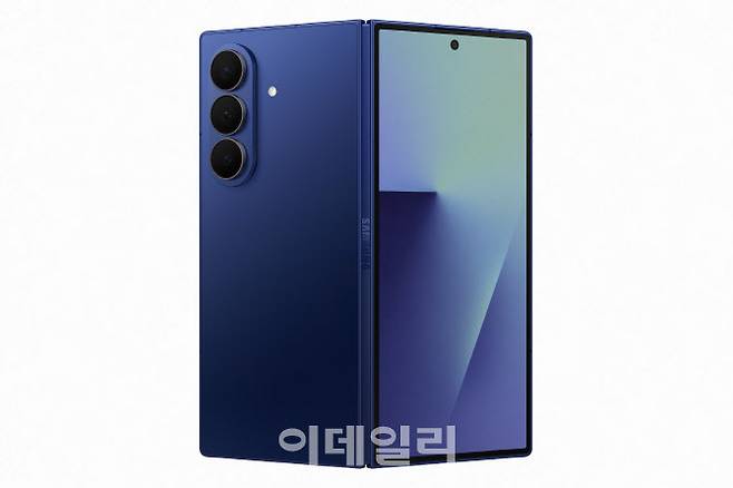 갤럭시 Z 폴드7 블루 쉐도우.(사진=삼성전자)