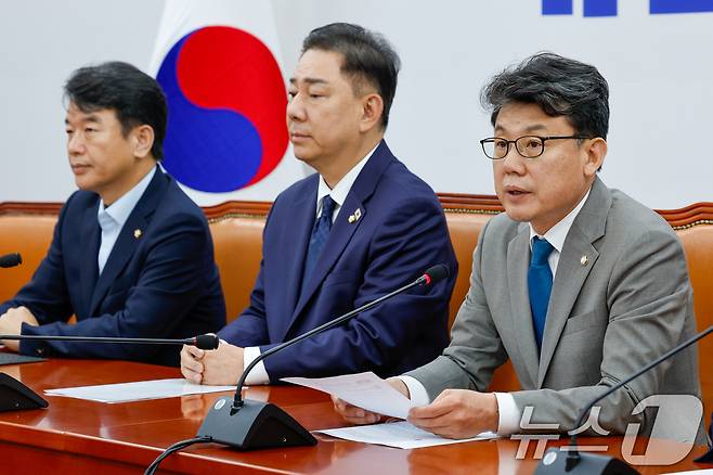 진성준 더불어민주당 정책위의장이 10일 오전 서울 여의도 국회에서 열린 정책조정회의에 참석해 발언하고 있다. 2025.7.10/뉴스1 ⓒ News1 안은나 기자