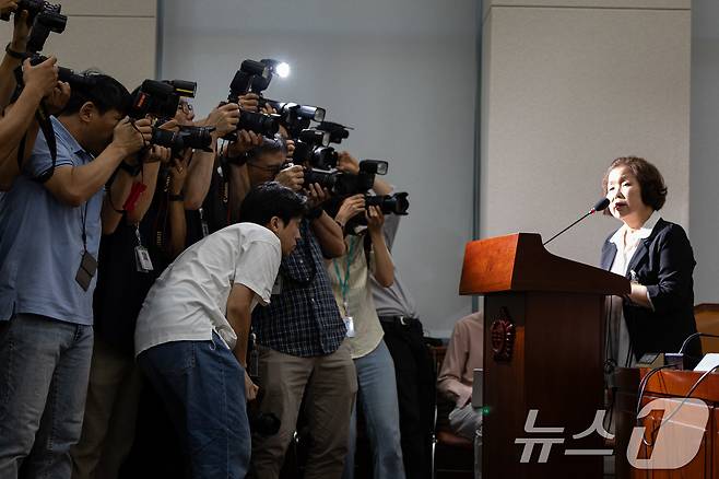 손효숙 리박스쿨 대표가 10일 서울 여의도 국회에서 열린 교육위원회 리박스쿨 청문회에 출석해 의원 질의에 답하고 있다. 2025.7.10/뉴스1 ⓒ News1 유승관 기자