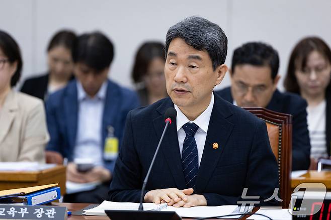 이주호 사회부총리 겸 교육부 장관이 10일 서울 여의도 국회에서 열린 교육위원회 리박스쿨 청문회에 출석해 의원 질의에 답하고 있다. 2025.7.10/뉴스1 ⓒ News1 유승관 기자