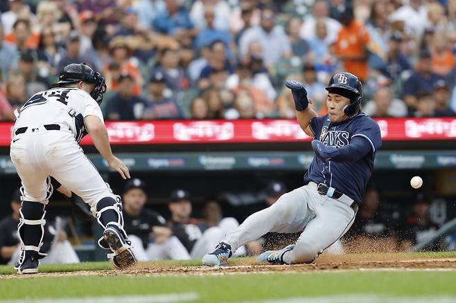 탬파베이 김하성이 6회초 2루타를 치고 나가 테일러 월스의 적사타 때 홈을 파고들어 세이프되고 있다. 

<저작권자(c) 연합뉴스, 무단 전재-재배포, AI 학습 및 활용 금지>